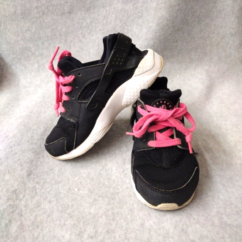 Nike Air Huarache Run Kids Size 11C Lace Up Girls Pink Black White 704951-007